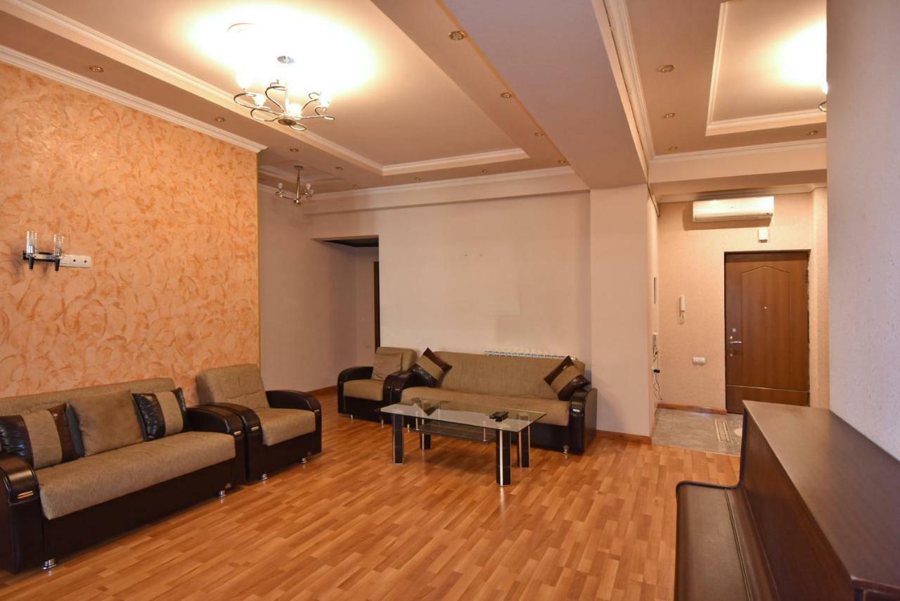 Freedom Apartments On Yekmalyan Str Erevan Esterno foto