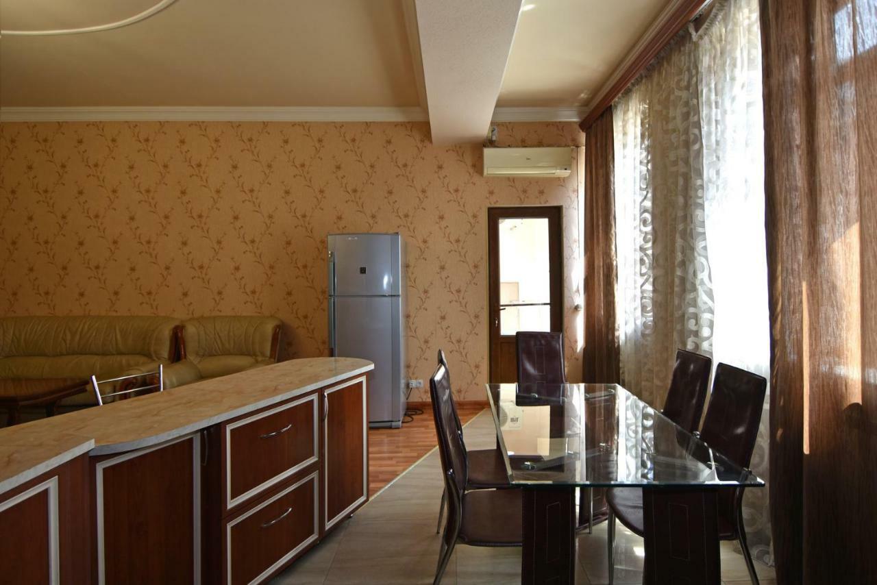 Freedom Apartments On Yekmalyan Str Erevan Esterno foto