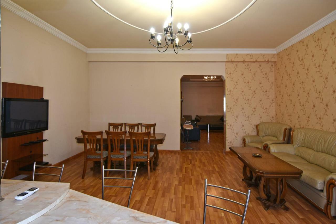 Freedom Apartments On Yekmalyan Str Erevan Esterno foto